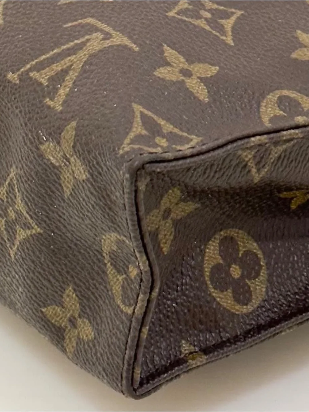 AUTHENTIC Louis Vuitton toiletry 26 bag